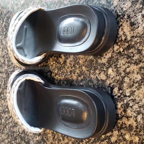 LOGO by Lori Goldstein - Picture 5 of 7